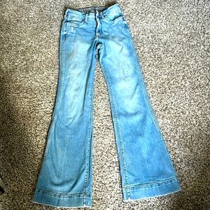 Selling women’s Wrangler boot cut trousers.  They are a size 27 x 34.